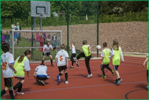 Fußballspiel der Grundschüler